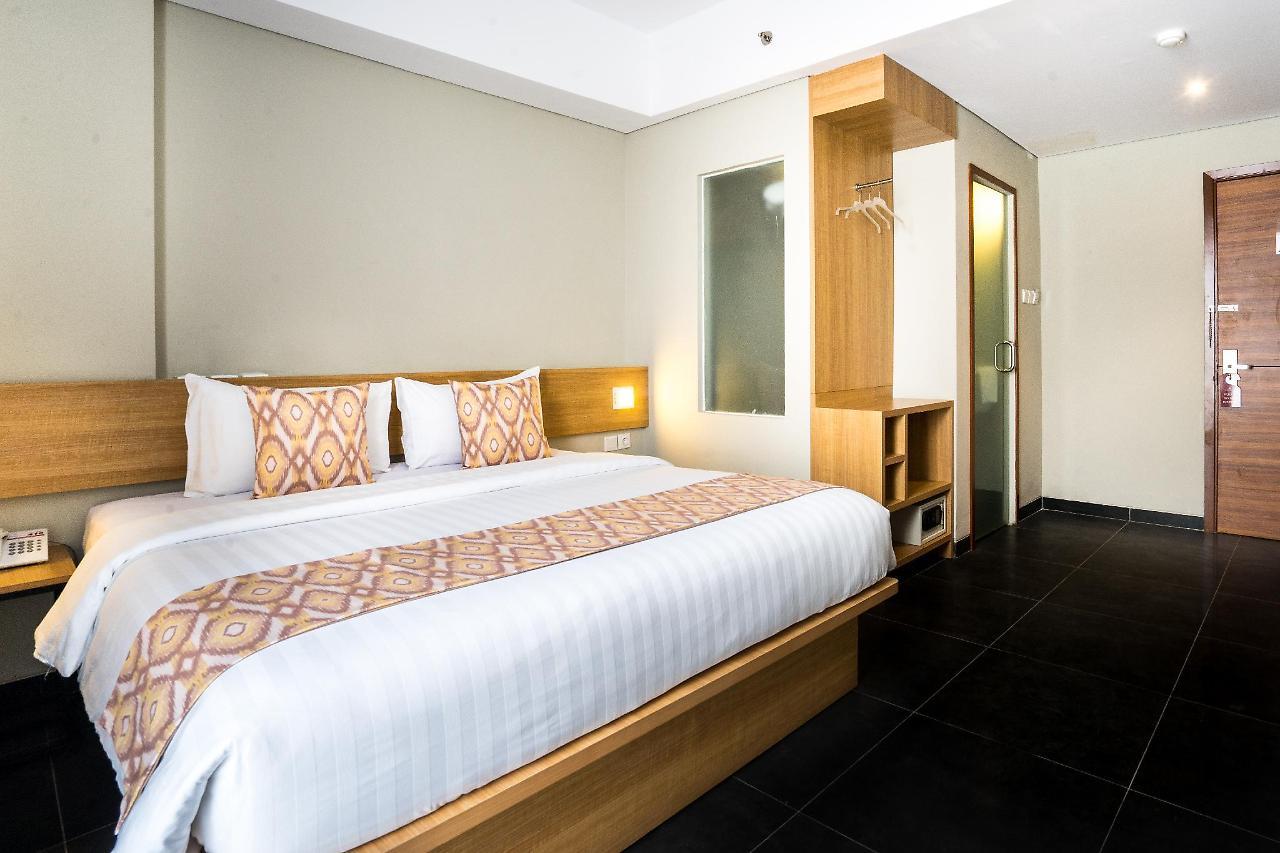 Maple Hotel Grogol Jacarta Exterior foto