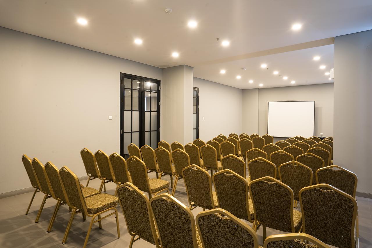 Maple Hotel Grogol Jacarta Exterior foto